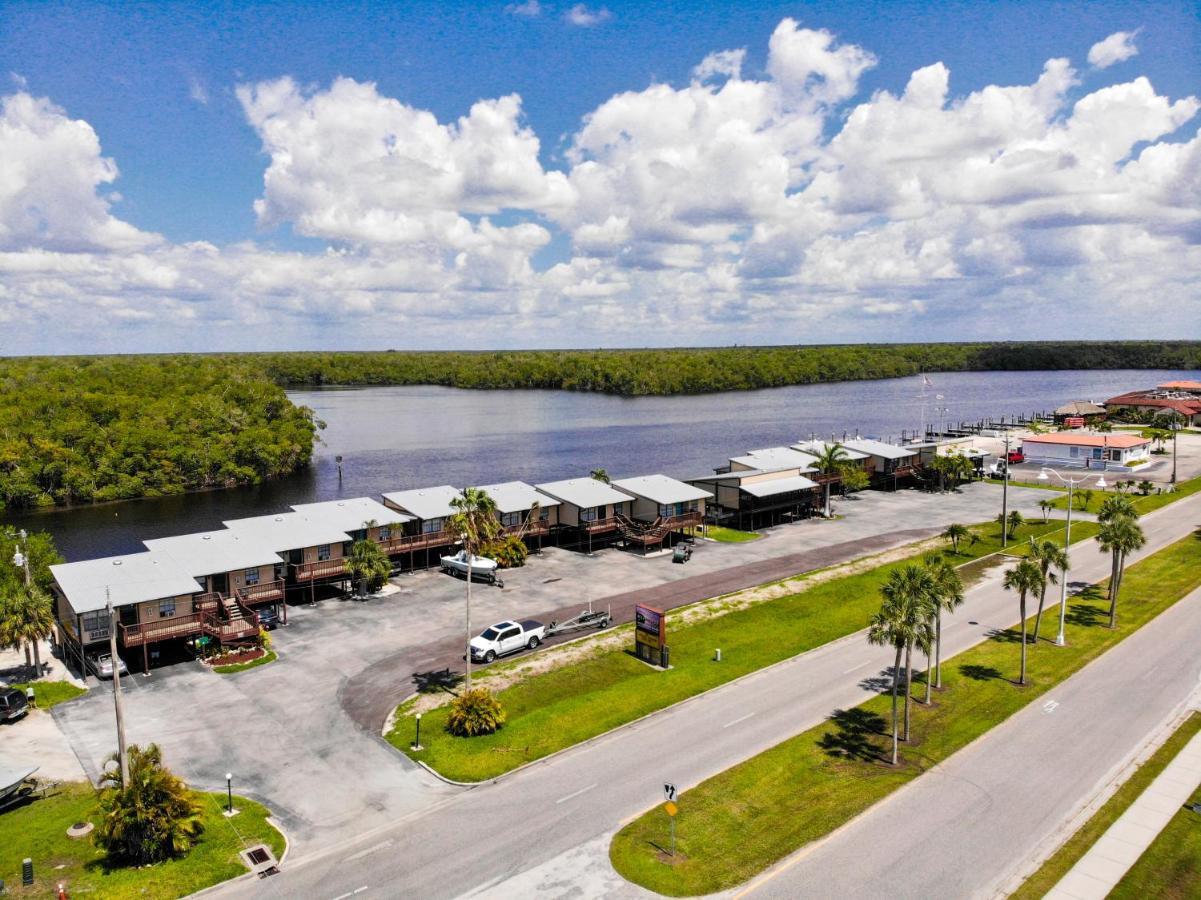 River Wilderness Waterfront Cabins Everglades City Εξωτερικό φωτογραφία