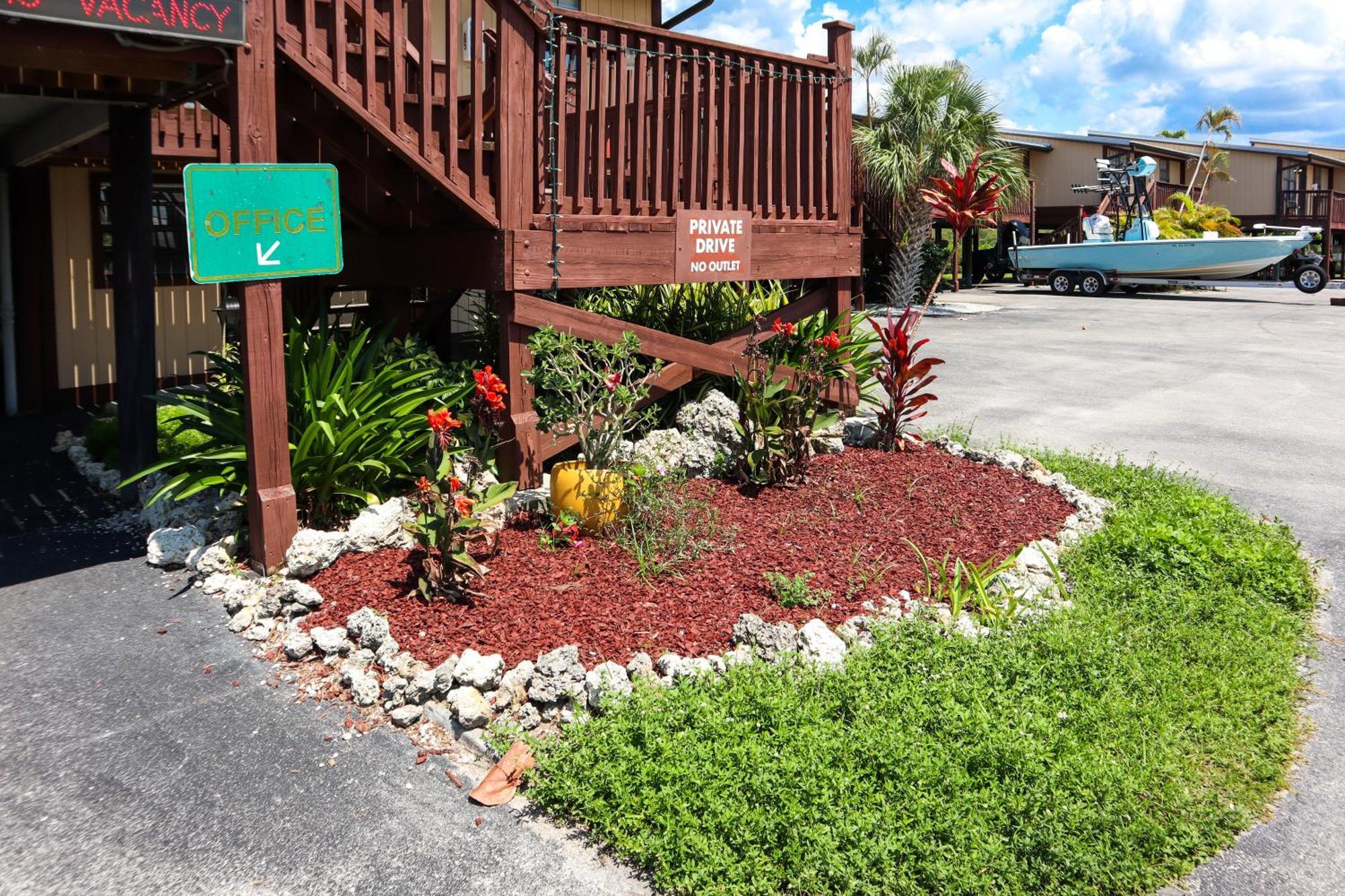 River Wilderness Waterfront Cabins Everglades City Εξωτερικό φωτογραφία