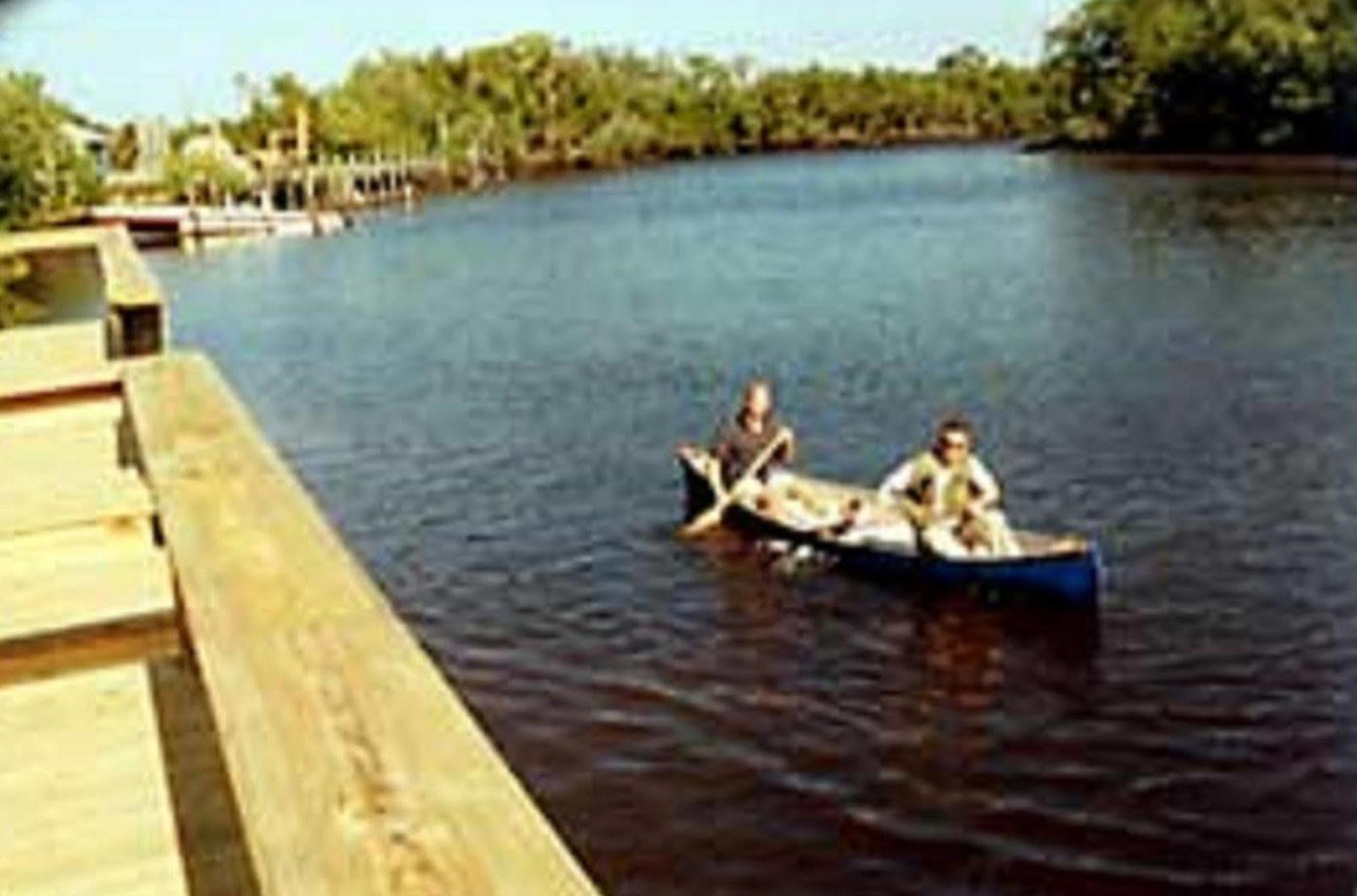 River Wilderness Waterfront Cabins Everglades City Εξωτερικό φωτογραφία