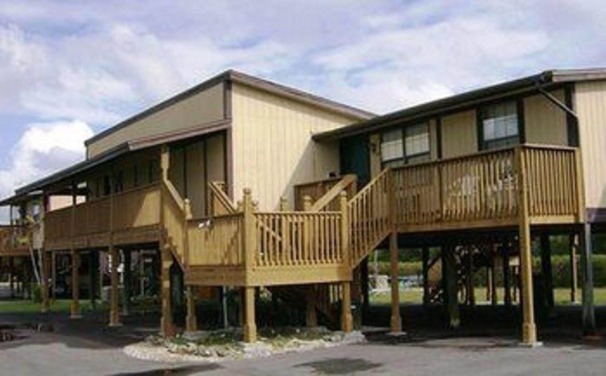River Wilderness Waterfront Cabins Everglades City Εξωτερικό φωτογραφία