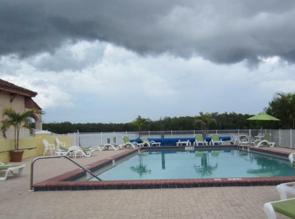 River Wilderness Waterfront Cabins Everglades City Εξωτερικό φωτογραφία