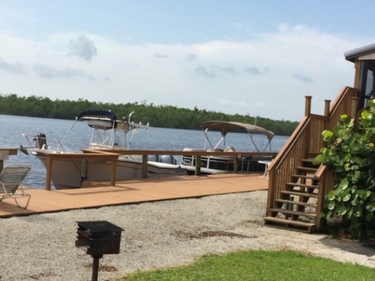 River Wilderness Waterfront Cabins Everglades City Εξωτερικό φωτογραφία